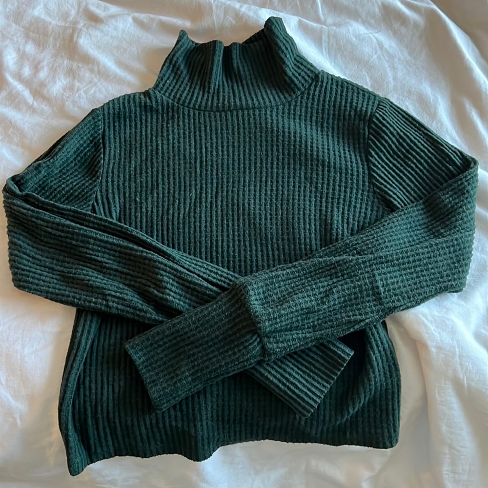 Sweater. Size small. Dark Green. Lush brand.